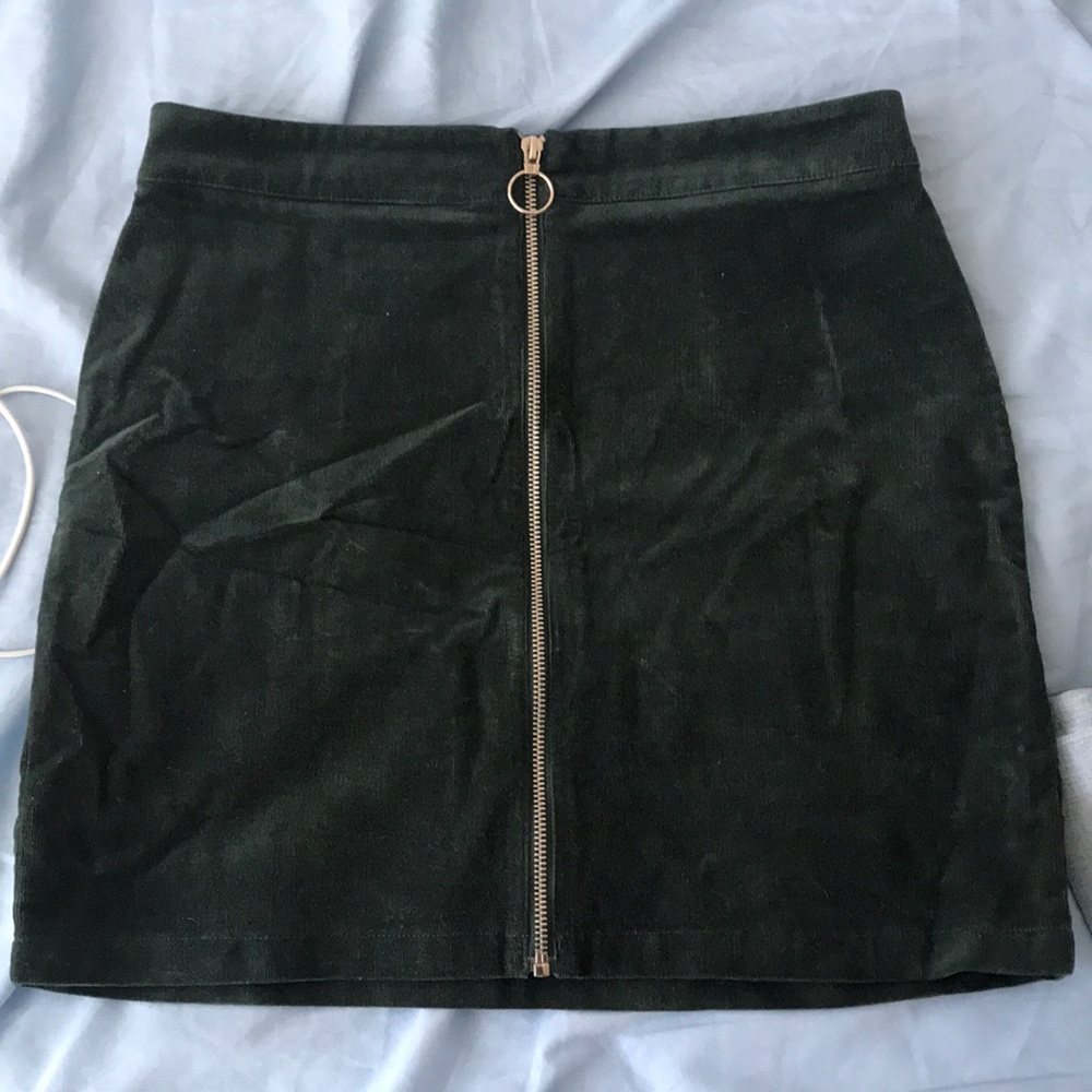 Velvet green mini skirt with zipper in front